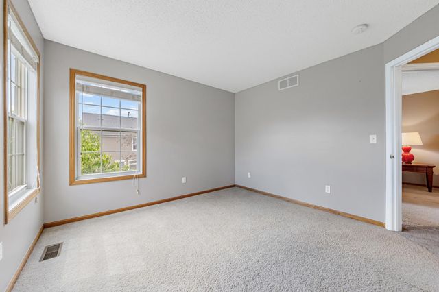 1724 Riverside Drive, Shakopee, MN 55379