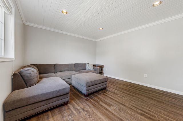 1724 Riverside Drive, Shakopee, MN 55379