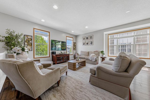 1724 Riverside Drive, Shakopee, MN 55379