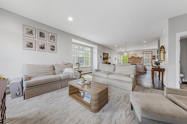 1724 Riverside Drive, Shakopee, MN 55379
