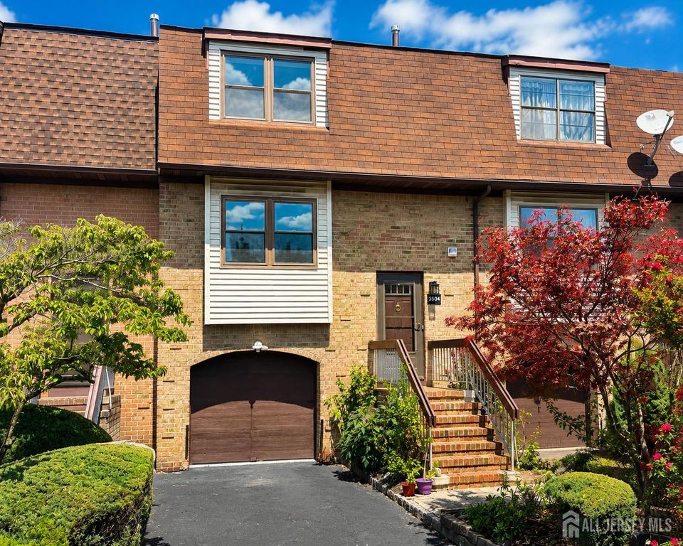 3504 N Oaks Boulevard N, North Brunswick, NJ 08902