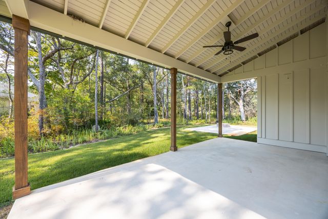 33 Eagle Place, Freeport, FL 32439