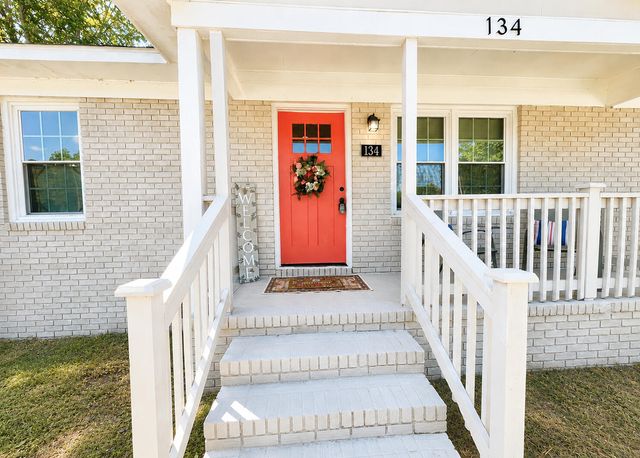 134 Wells Circle, Saint Stephen, SC 29479