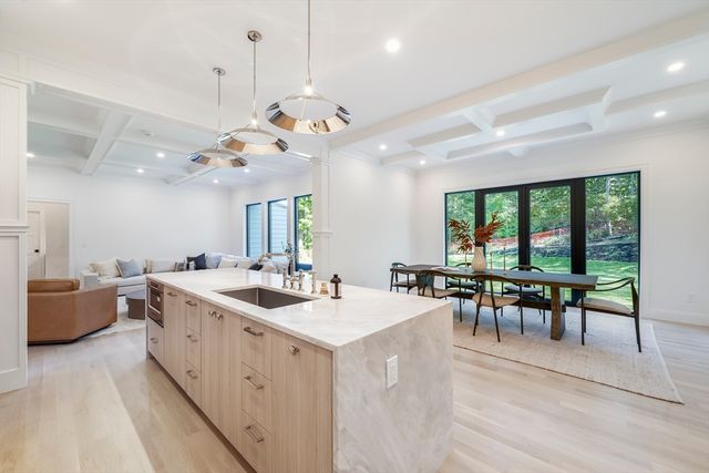 92 Hill St, Lexington, MA 02421