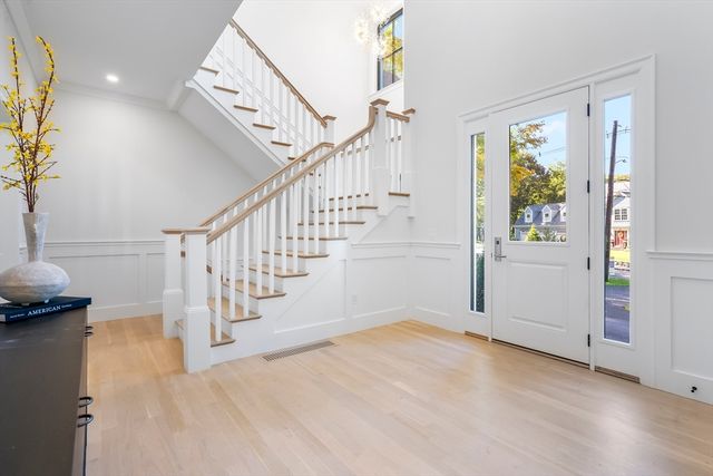 92 Hill St, Lexington, MA 02421