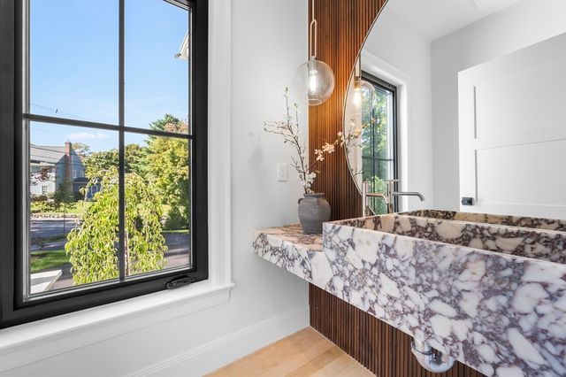 92 Hill St, Lexington, MA 02421