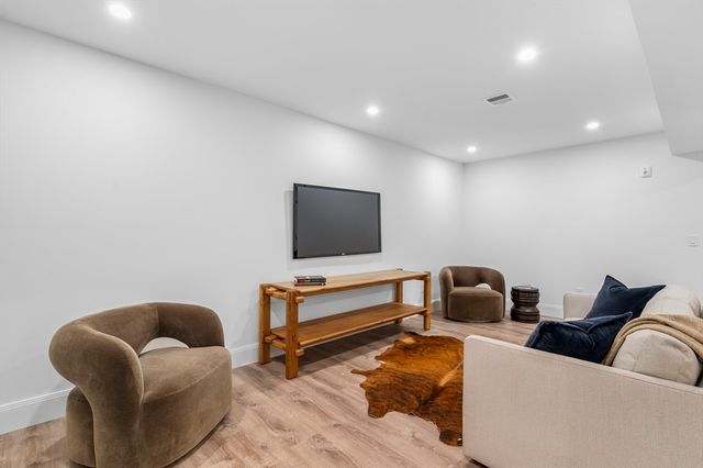 92 Hill St, Lexington, MA 02421