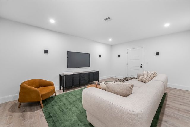 92 Hill St, Lexington, MA 02421