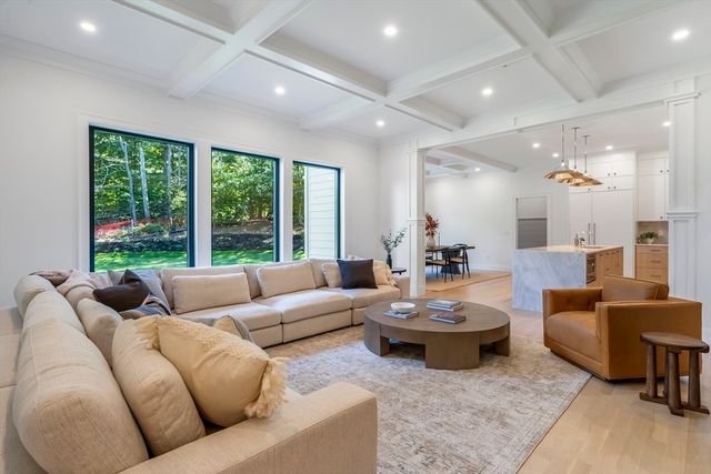 92 Hill St, Lexington, MA 02421