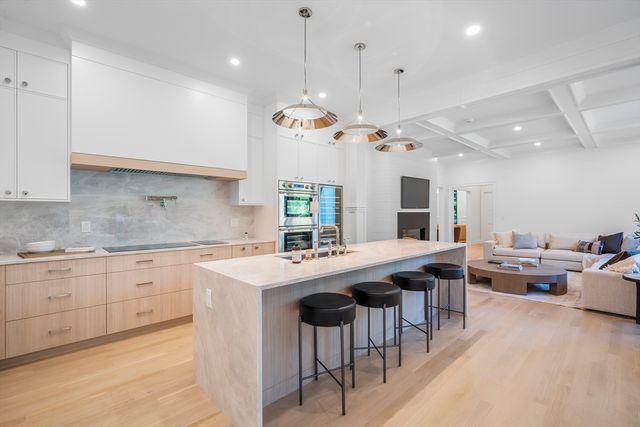 92 Hill St, Lexington, MA 02421