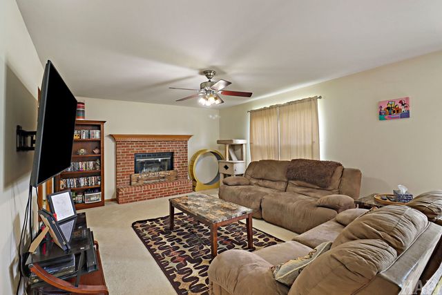 2164 W Waterford Court, Round Lake, IL 60073