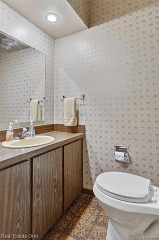 1309 Ashover Drive, Bloomfield Hills, MI 48304