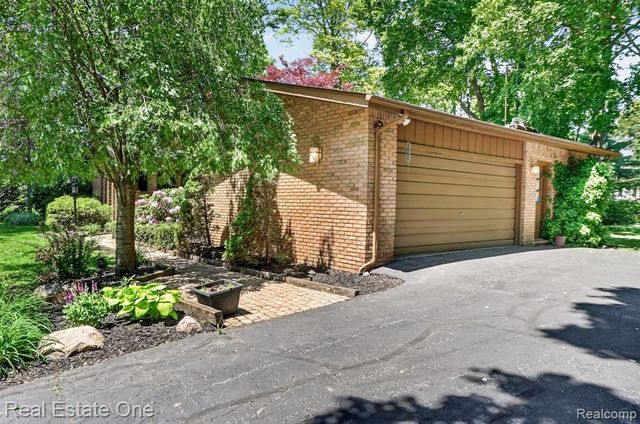 1309 Ashover Drive, Bloomfield Hills, MI 48304