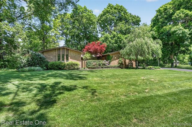 1309 Ashover Drive, Bloomfield Hills, MI 48304