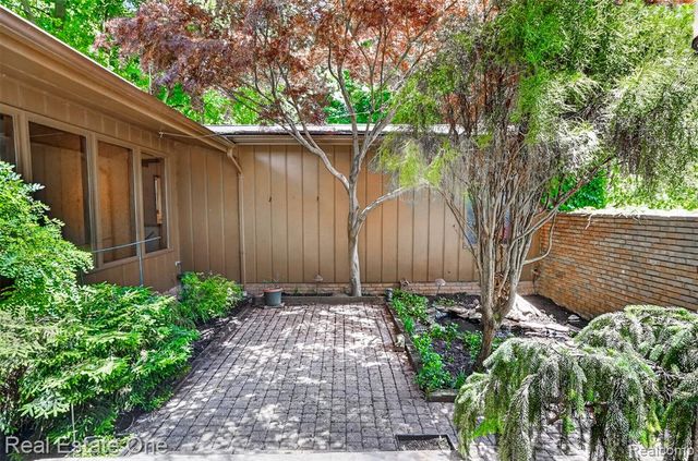 1309 Ashover Drive, Bloomfield Hills, MI 48304