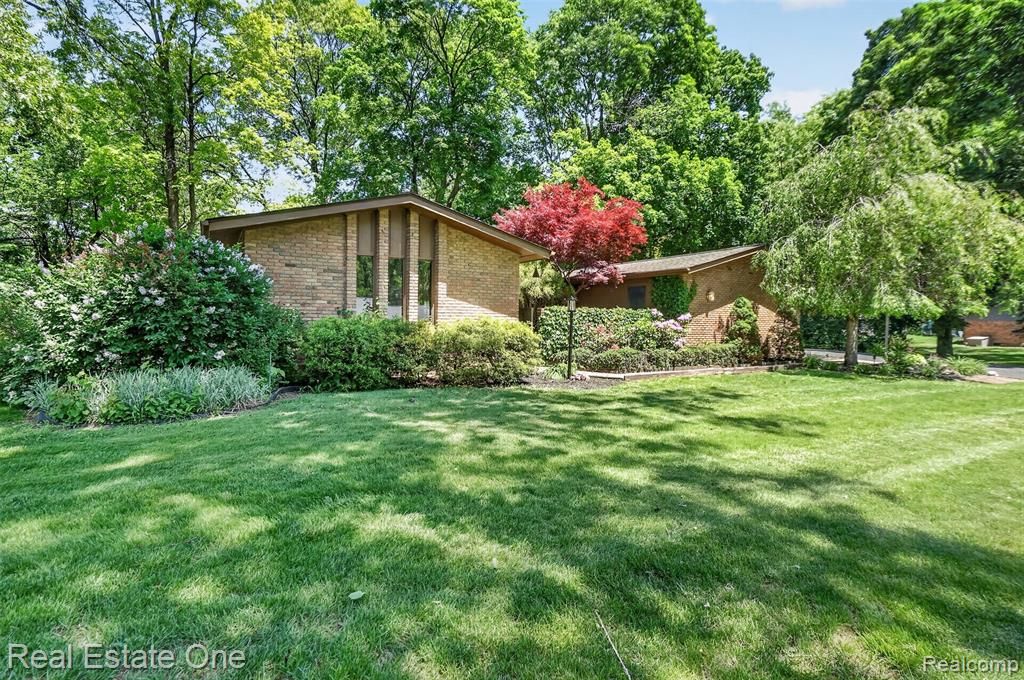 1309 Ashover Drive, Bloomfield Hills, MI 48304
