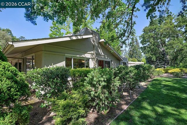 2152 Tice Creek Dr. 4, Walnut Creek, CA 94595