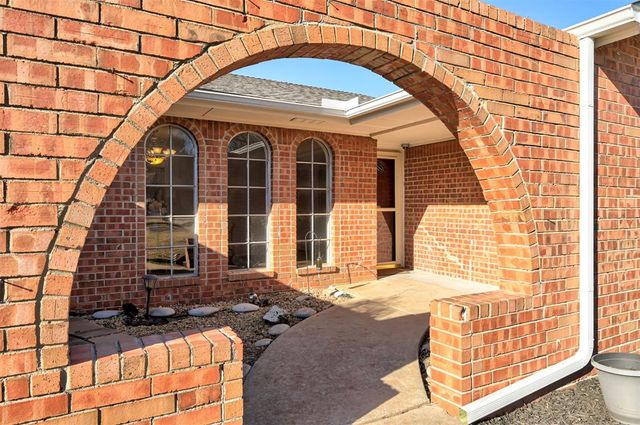 8037 Willow Creek Boulevard, Oklahoma City, OK 73162