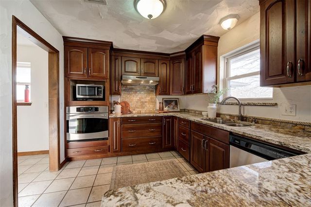 8037 Willow Creek Boulevard, Oklahoma City, OK 73162