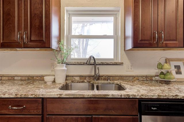 8037 Willow Creek Boulevard, Oklahoma City, OK 73162