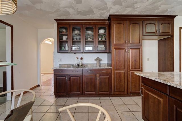 8037 Willow Creek Boulevard, Oklahoma City, OK 73162