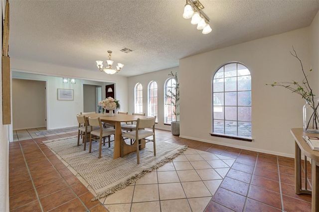 8037 Willow Creek Boulevard, Oklahoma City, OK 73162