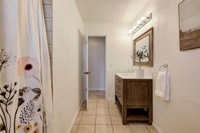 8037 Willow Creek Boulevard, Oklahoma City, OK 73162