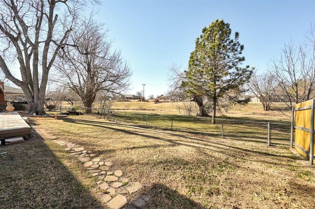 8037 Willow Creek Boulevard, Oklahoma City, OK 73162