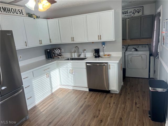 475 Carol Lane, Elyria, OH 44035