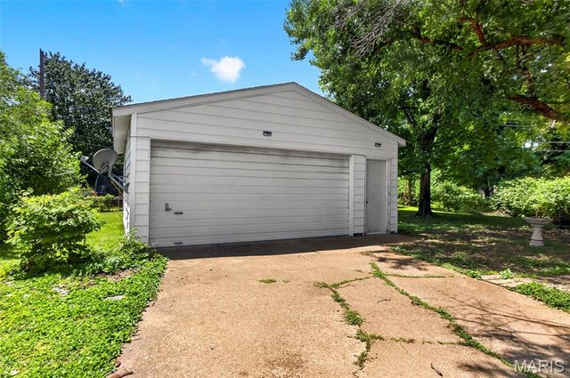 800 Crowder Drive, Florissant, MO 63031