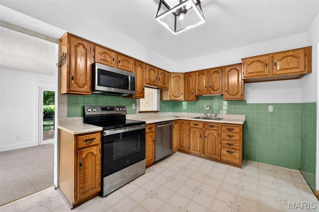 800 Crowder Drive, Florissant, MO 63031