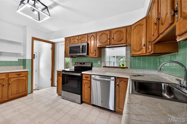 800 Crowder Drive, Florissant, MO 63031