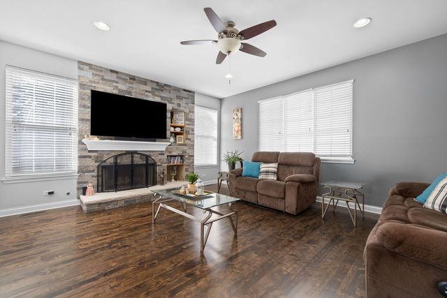 1863 Lake Bluff Lane, Pingree Grove, IL 60140