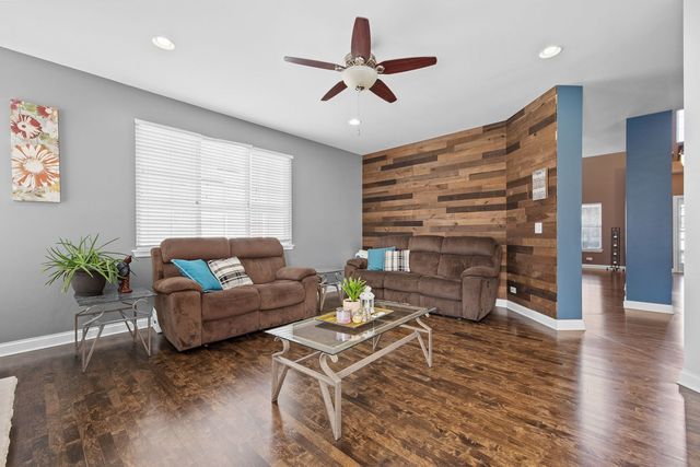 1863 Lake Bluff Lane, Pingree Grove, IL 60140