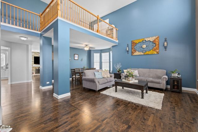 1863 Lake Bluff Lane, Pingree Grove, IL 60140