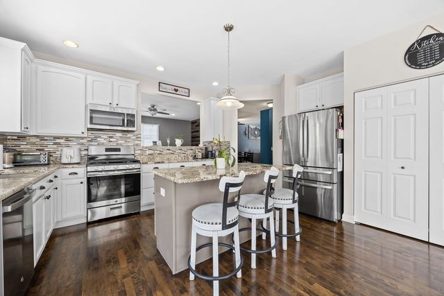 1863 Lake Bluff Lane, Pingree Grove, IL 60140