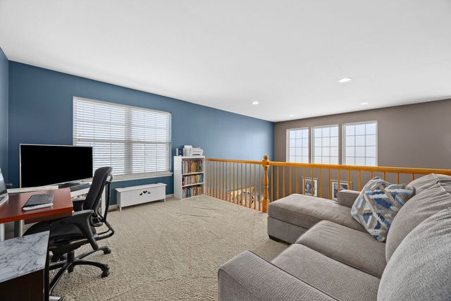 1863 Lake Bluff Lane, Pingree Grove, IL 60140