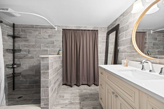 1863 Lake Bluff Lane, Pingree Grove, IL 60140