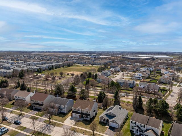 1863 Lake Bluff Lane, Pingree Grove, IL 60140