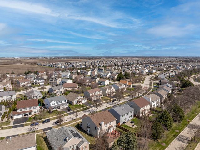 1863 Lake Bluff Lane, Pingree Grove, IL 60140