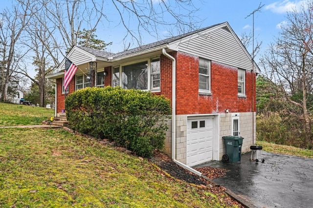 100 Oak Dr, Dickson, TN 37055