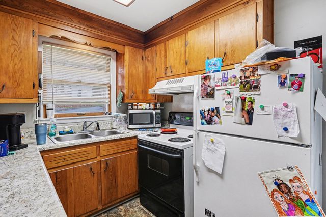 100 Oak Dr, Dickson, TN 37055