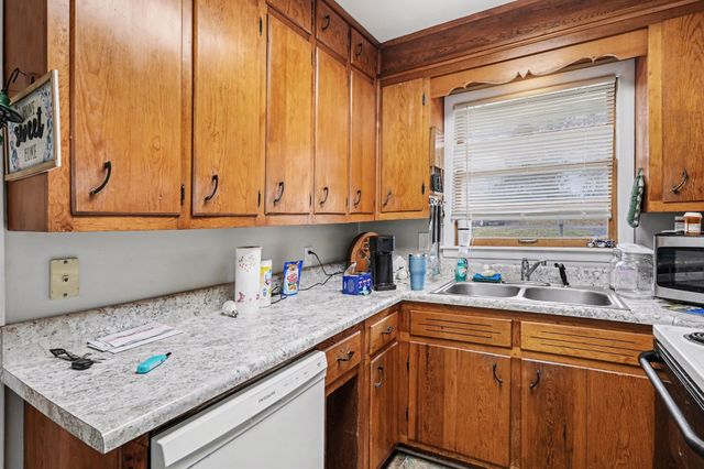 100 Oak Dr, Dickson, TN 37055