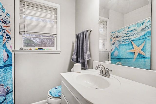 100 Oak Dr, Dickson, TN 37055