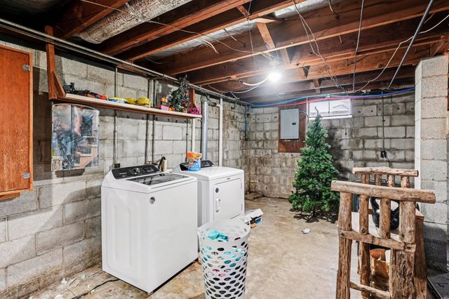 100 Oak Dr, Dickson, TN 37055