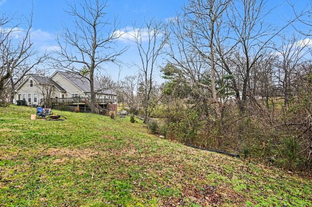 100 Oak Dr, Dickson, TN 37055