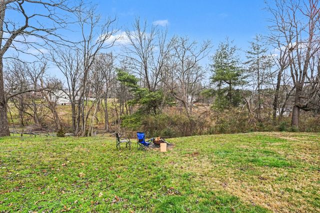 100 Oak Dr, Dickson, TN 37055