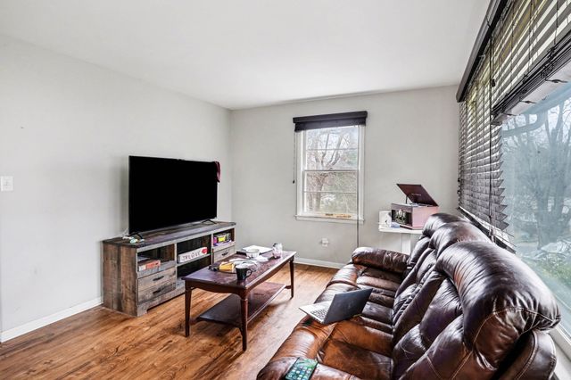 100 Oak Dr, Dickson, TN 37055