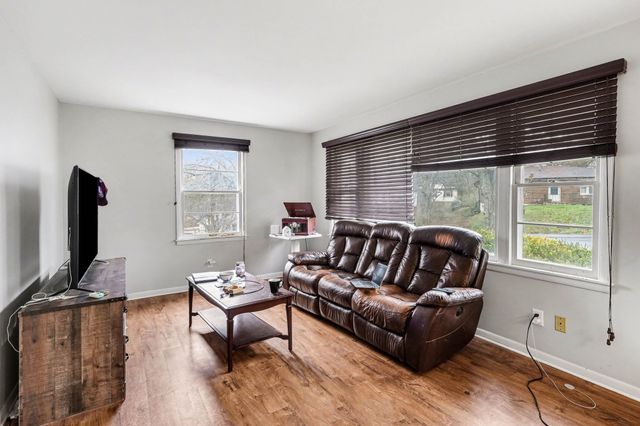 100 Oak Dr, Dickson, TN 37055