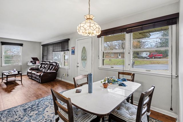 100 Oak Dr, Dickson, TN 37055